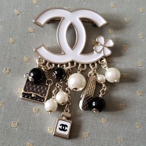 Chanel brooch ❤